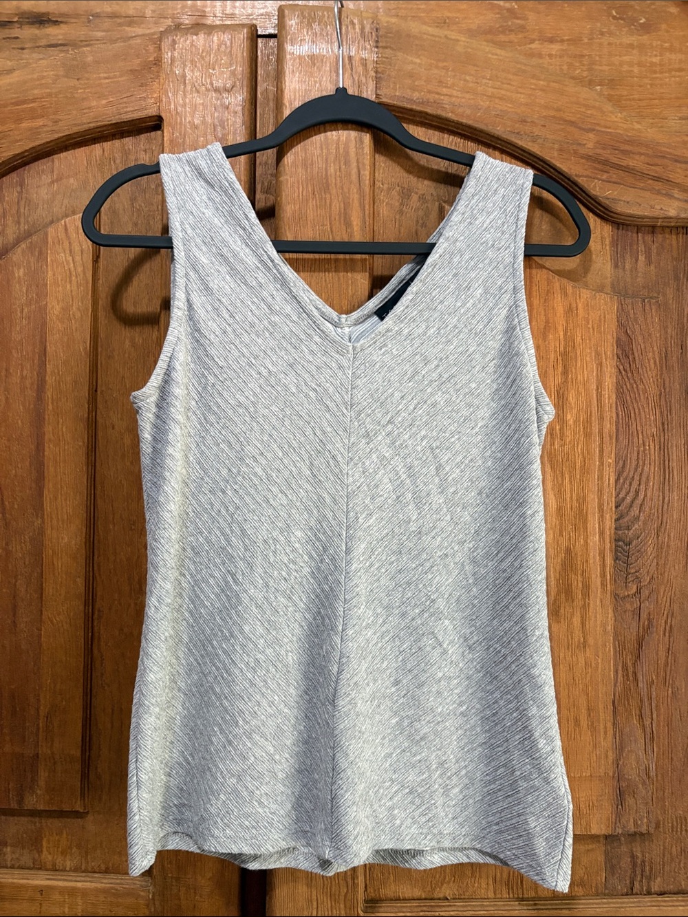 Tahari Light Heather Gray V-Neck Sleeveless Knit Tank